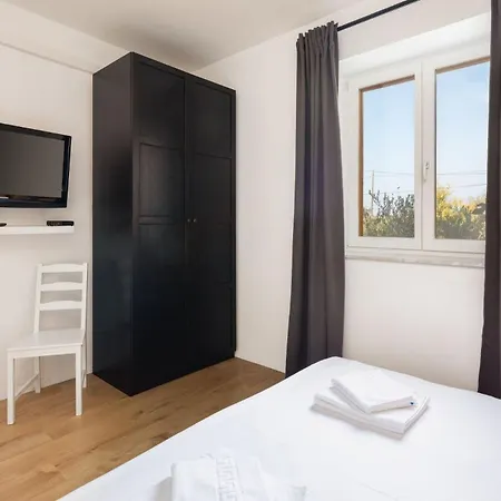 Ferienhaus Fur 12 Personen In Konjevrate, Dalmatien Dalmatinisches Hinterland Prázdninový dům Konjevrate
