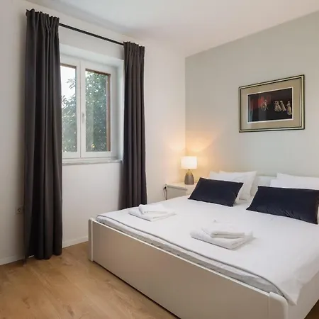 Prázdninový dům Ferienhaus Fur 12 Personen In Konjevrate, Dalmatien Dalmatinisches Hinterland *